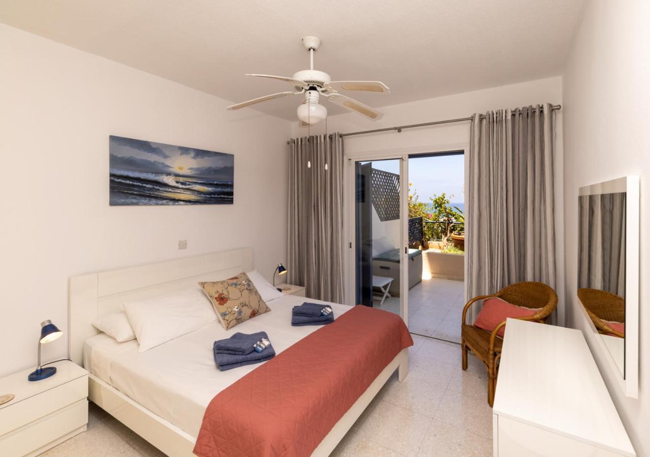 105 Kings Palace - Fabulous 2 Bed, 2 Bath, Large Patio With Garden - Sea Views Пафос Екстер'єр фото